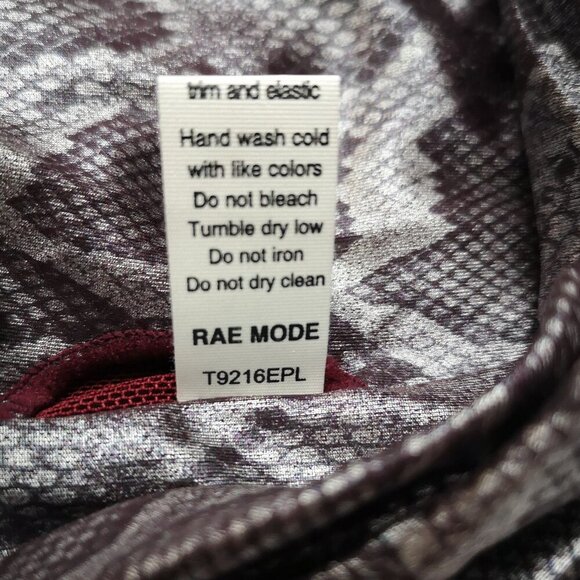 NWOT Rae Mode Ladies Size 1X Purple Shiny Snakeskin Pattern Sports Bra - Picture 4 of 7